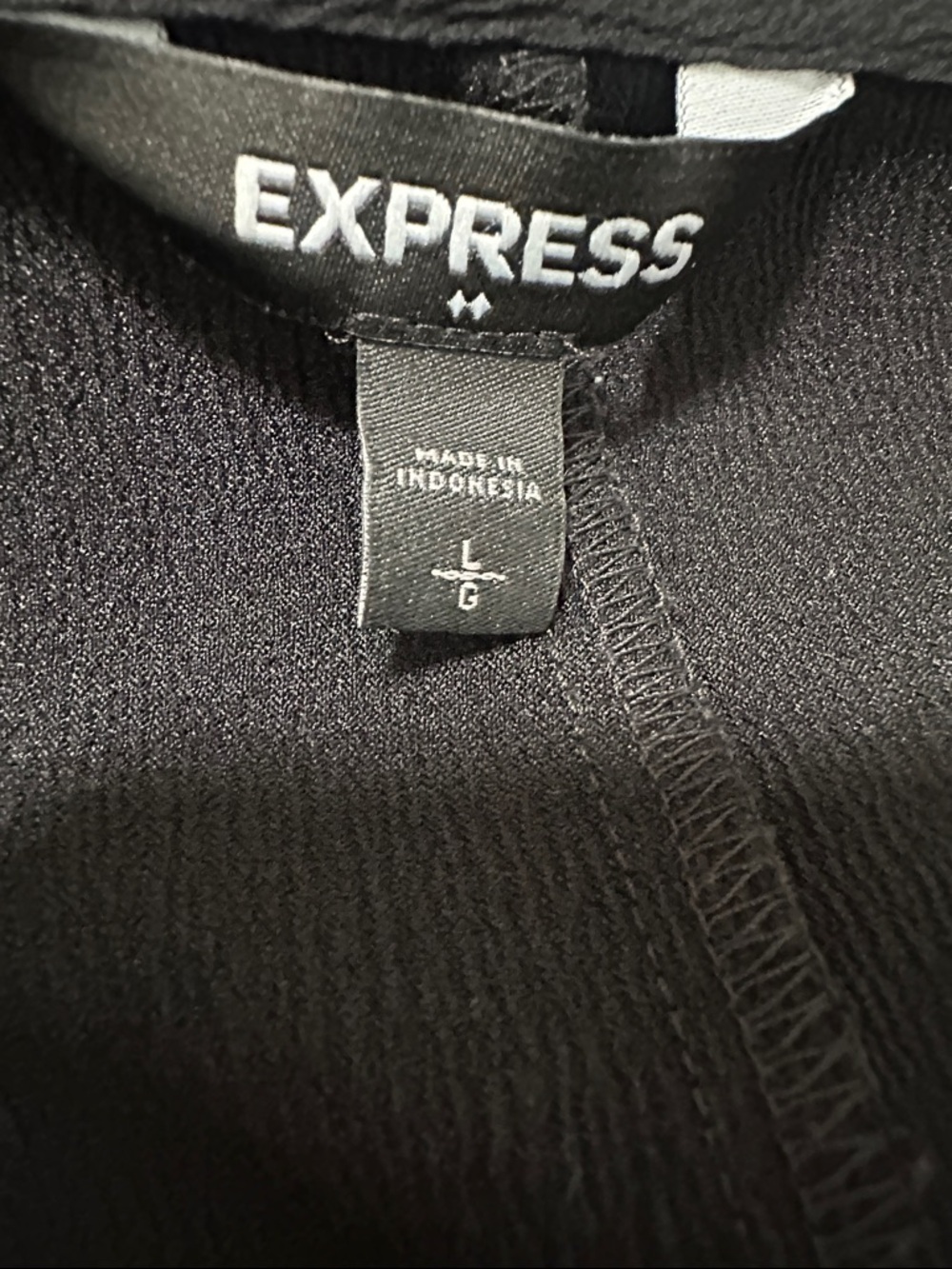 🏆 Express Satin Blouse - Picture 4 of 5